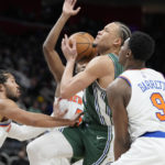 Randle's 42 leads Knicks to 11th straight win over Pistons