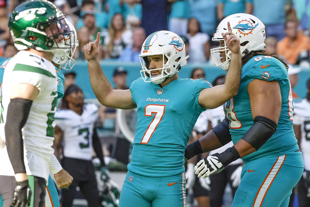 Miami Dolphins place kicker Jason Sanders (7) celebrates after kicking the go-ahead kick during the...