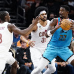 Garland, Mitchell lead Cavs past banged-up Suns 112-98