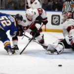 Binnington makes 31 saves, Blues hold off Senators 2-1