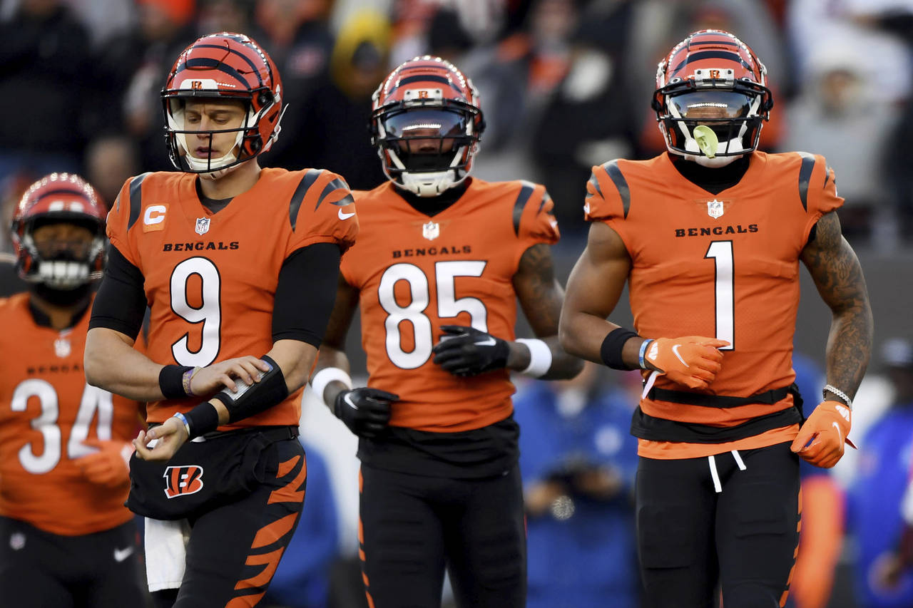 FILE - Cincinnati Bengals quarterback Joe Burrow (9), wide receiver Tee Higgins (85) and Cincinnati...