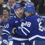 Nylander helps Maple Leafs beat slumping Islanders 5-2
