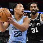 Grizzlies withstand late rally to defeat Spurs 121-113