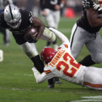 Mahomes sets record, Chiefs beat Raiders for AFC's top seed