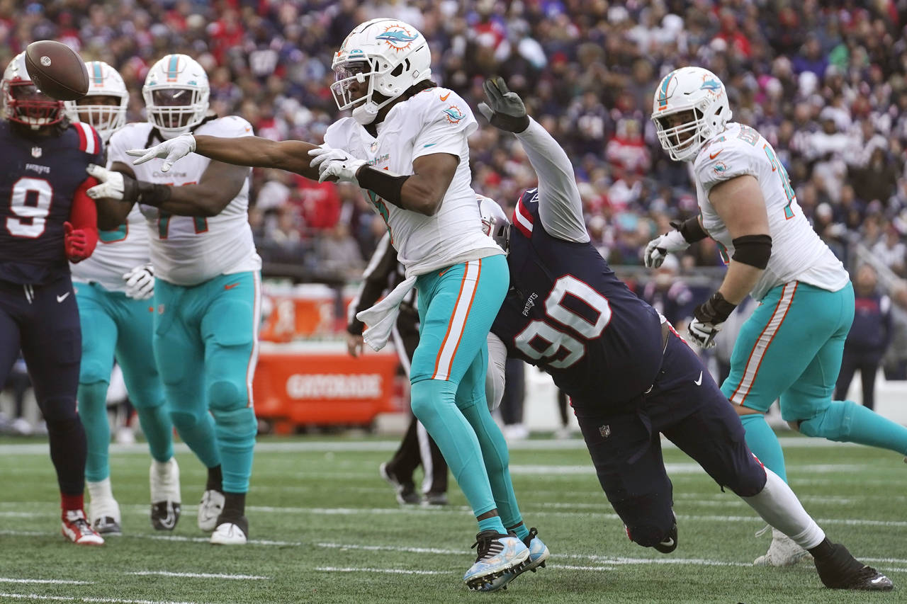 Miami Dolphins quarterback Teddy Bridgewater (5) flicks a pass to running back Raheem Mostert for a...