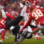 Chiefs, led by hobbled Mahomes, beat Jags 27-20 in playoffs
