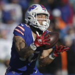 Bills hang on for 34-31 wild-card win over Dolphins