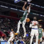 Randle's 42 leads Knicks to 11th straight win over Pistons
