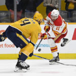 Saros makes 38 saves, leads Predators over Flames 2-1