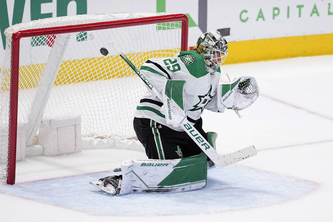 Dallas Stars goaltender Jake Oettinger (29) is unable to stop a goal by Carolina Hurricanes' Martin...