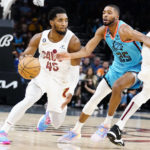 Garland, Mitchell lead Cavs past banged-up Suns 112-98