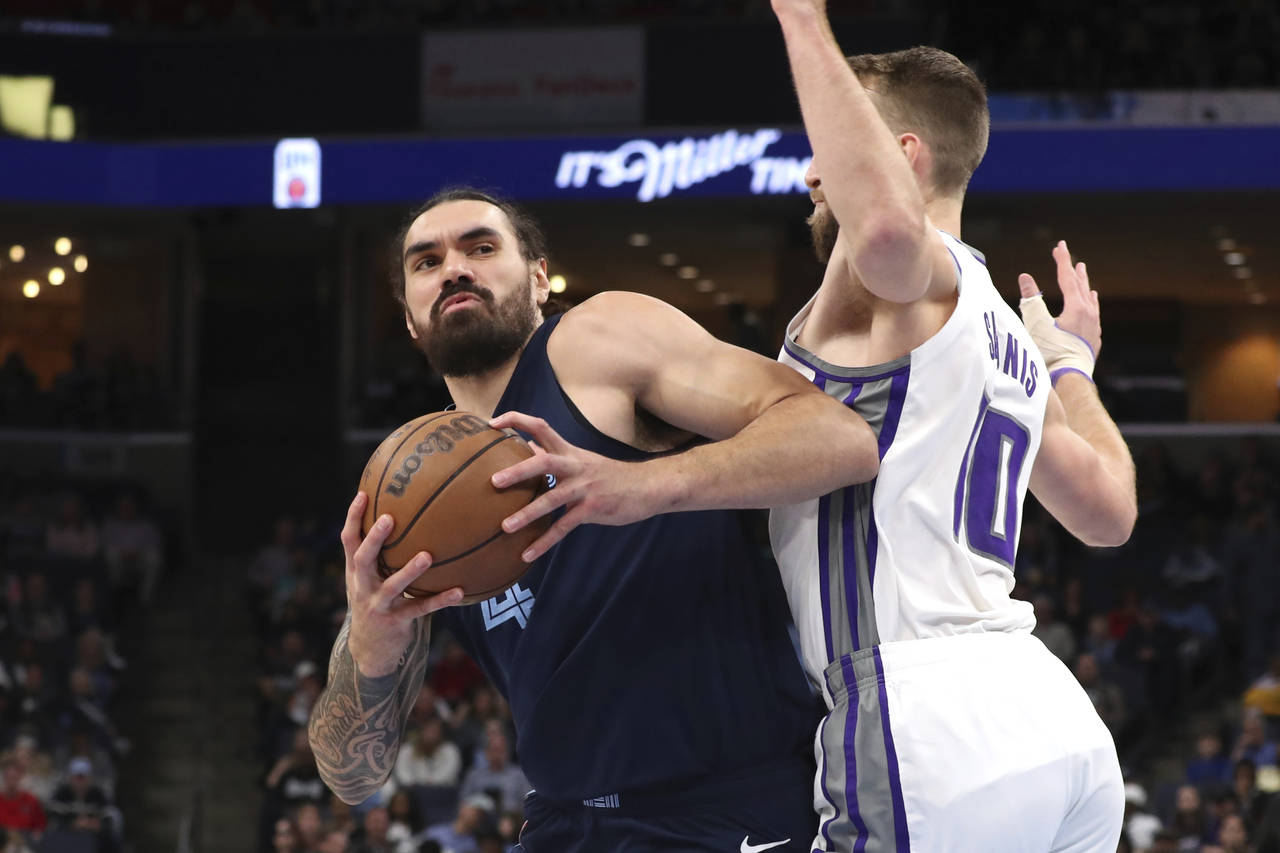Memphis Grizzlies center Steven Adams (4) drives to the basket defended by Sacramento Kings forward...