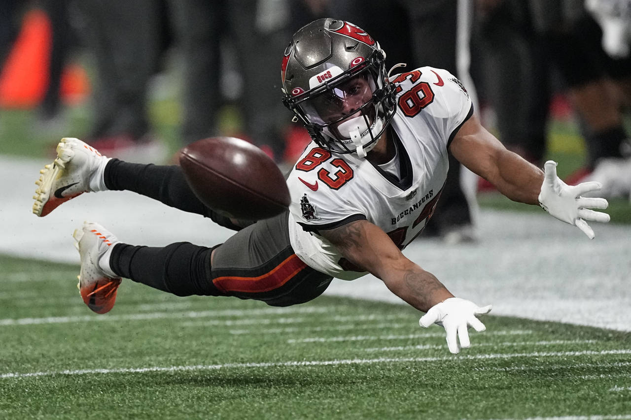 Tampa Bay Buccaneers wide receiver Deven Thompkins (83) misses a pass during the second half of an ...