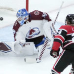 Raddysh scores in third as Blackhawks beat Avalanche 3-2