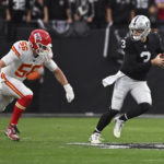 Mahomes sets record, Chiefs beat Raiders for AFC's top seed
