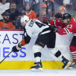 Toews, Blackhawks end long losing drought in Philadelphia