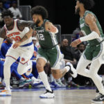 Randle's 42 leads Knicks to 11th straight win over Pistons