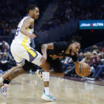 Without Curry, Warriors make 23 3-pointers and beat Cavs