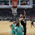 Clippers extend win streak to 4 with 138-100 rout of Spurs