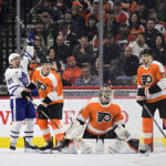 Tavares, Marner lead Maple Leafs to 6-2 win over Flyers