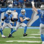 Lions rout Bears 41-10 and take playoff hopes to Green Bay