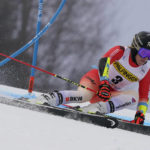 Shiffrin 5th in 1st run as she chases Vonn's wins record