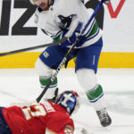 Panthers score 3 in 2nd period, rally to beat Canucks 4-3