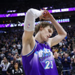 De’Aaron Fox scores 37 points, lifts Kings beat Jazz 117-115