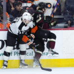 Flyers net 5 goals in 2nd, beat Coyotes for 4th straight win