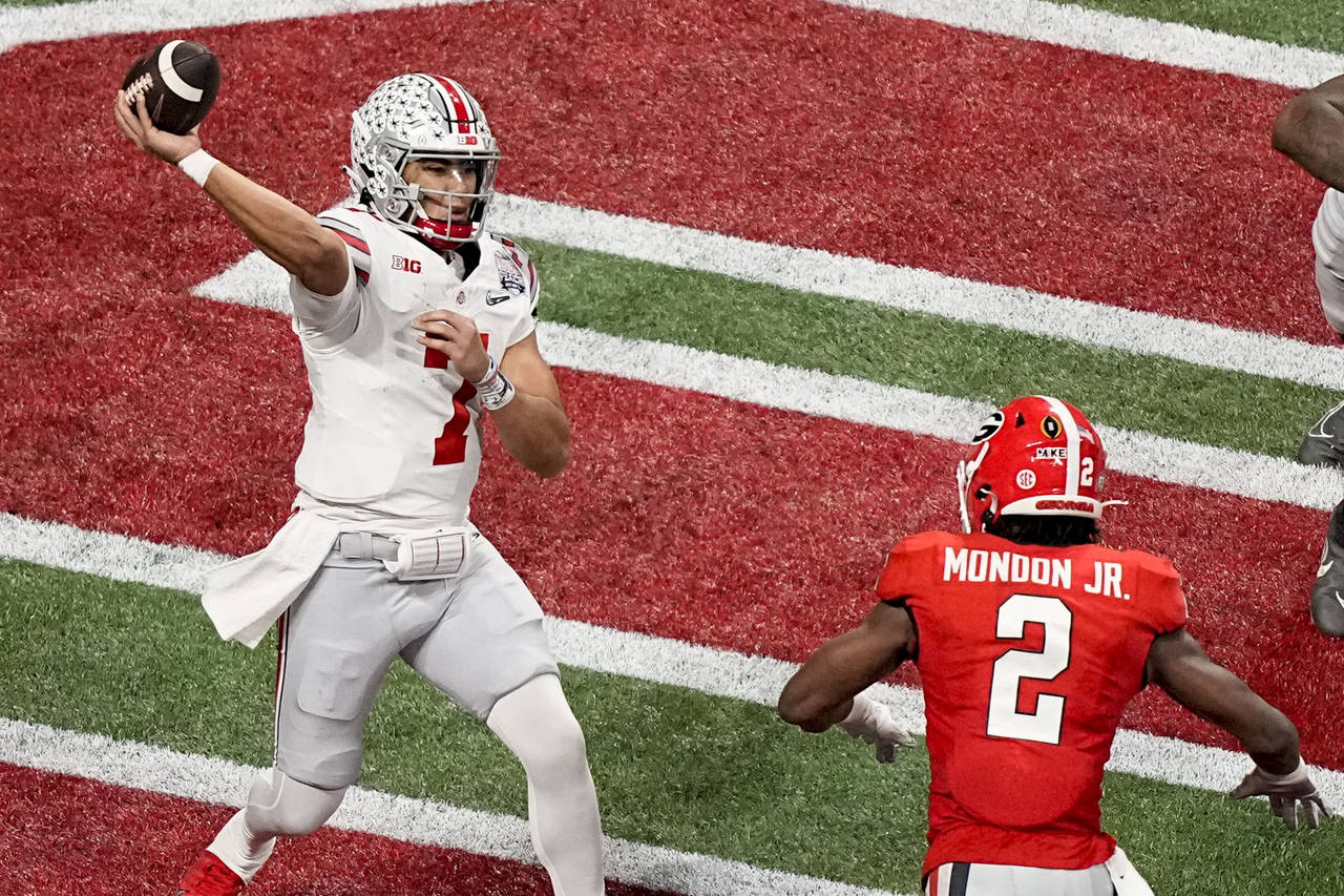 Ohio State quarterback C.J. Stroud (7) passes against Georgia linebacker Smael Mondon Jr. (2) durin...