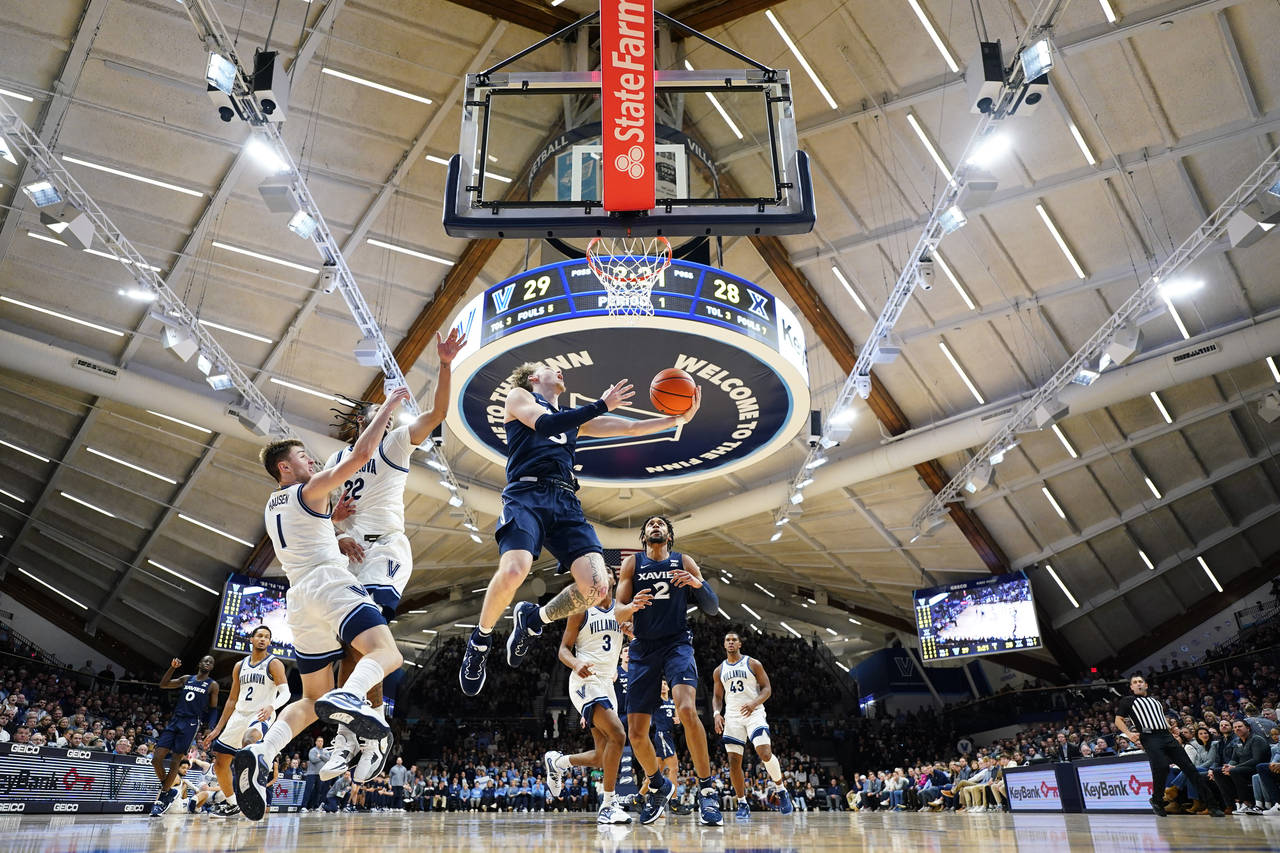 Xavier's Adam Kunkel goes up for a shot during the first half of an NCAA college basketball game ag...