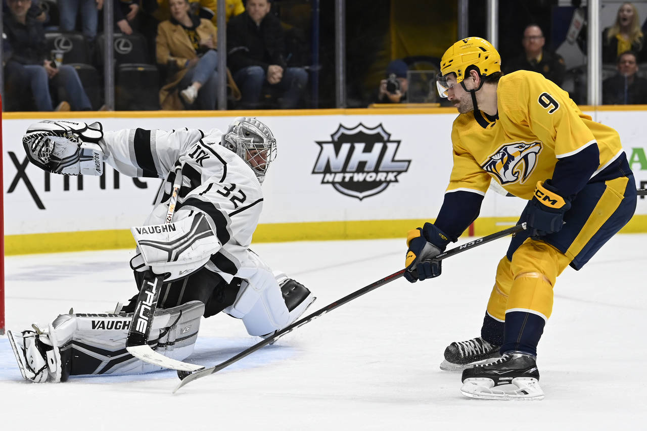 Los Angeles Kings goaltender Jonathan Quick (32) blocks a shot by Nashville Predators left wing Fil...