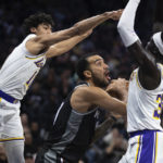 LeBron James scores 37 points, Lakers beat Kings 136-134