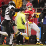 Chiefs, led by hobbled Mahomes, beat Jags 27-20 in playoffs