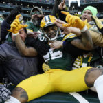 Rodgers, Packers rout Vikings 41-17, control playoff fate