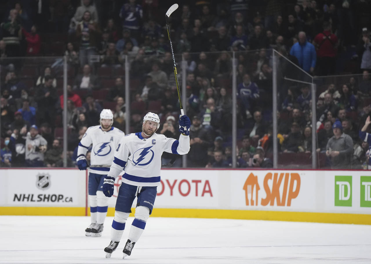 Tampa Bay Lightning's Steven Stamkos raises his stick to the crowd while receiving a standing ovati...