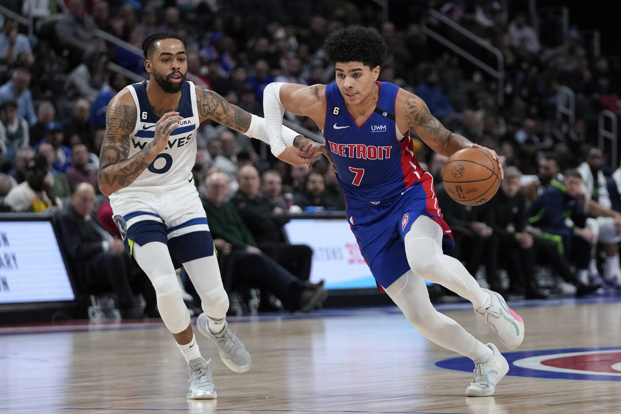 Detroit Pistons guard Killian Hayes (7) drives on Minnesota Timberwolves guard D'Angelo Russell (0)...