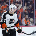Flyers net 5 goals in 2nd, beat Coyotes for 4th straight win