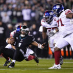 Hurts returns from injury, leads Eagles to No. 1 seed in NFC