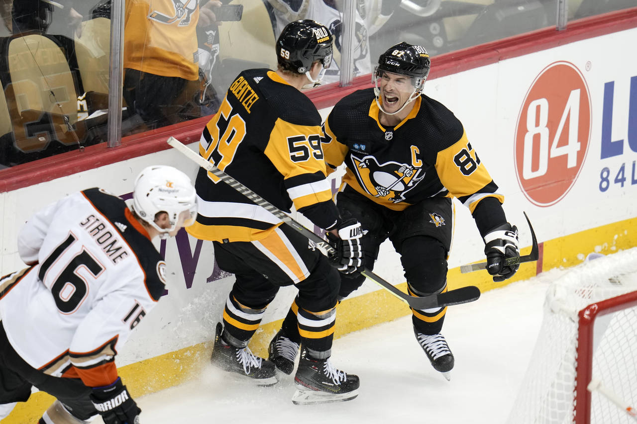 Pittsburgh Penguins' Jake Guentzel (59) celebrates his winning goal with Sidney Crosby in overtime ...