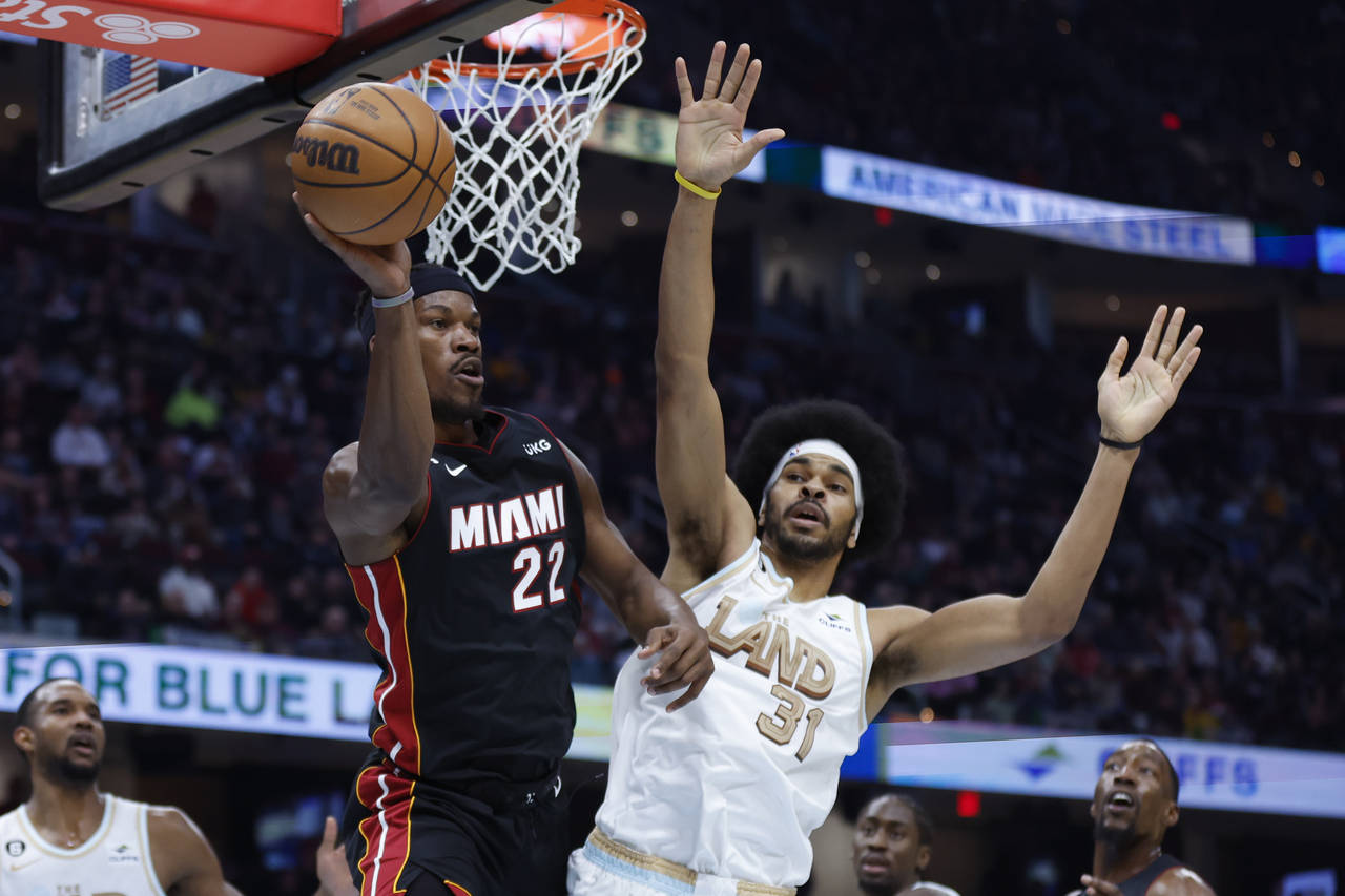 Miami Heat forward Jimmy Butler (22) passes against Cleveland Cavaliers center Jarrett Allen (31) d...