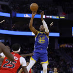 Curry's 35 points send Warriors past Raptors, 129-117