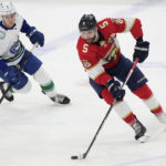 Panthers score 3 in 2nd period, rally to beat Canucks 4-3