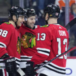 Toews, Blackhawks end long losing drought in Philadelphia