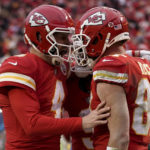 Chiefs, led by hobbled Mahomes, beat Jags 27-20 in playoffs