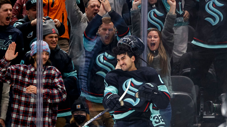 Seattle Kraken Matty Beniers...