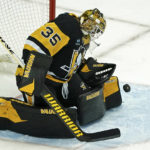 Islanders rally in the third to stun Penguins, 4-2