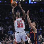 Barrett scores 30, helps Knicks hold off Heat 106-104
