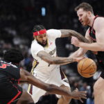 Poeltl has career-high 18 rebounds, Raptors beat Pelicans