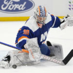 Kings use 3-goal second period to power past Islanders 3-2